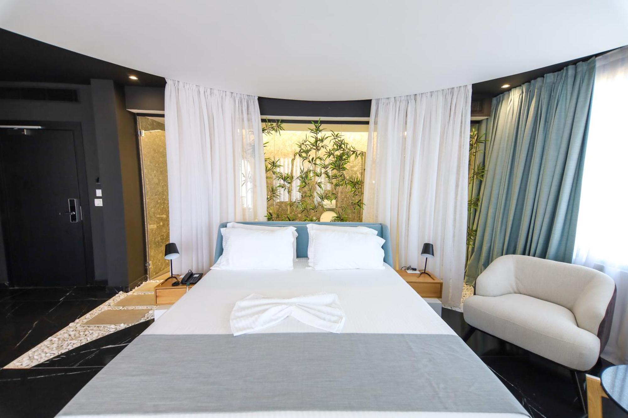 Deluxe Suite with Sea View